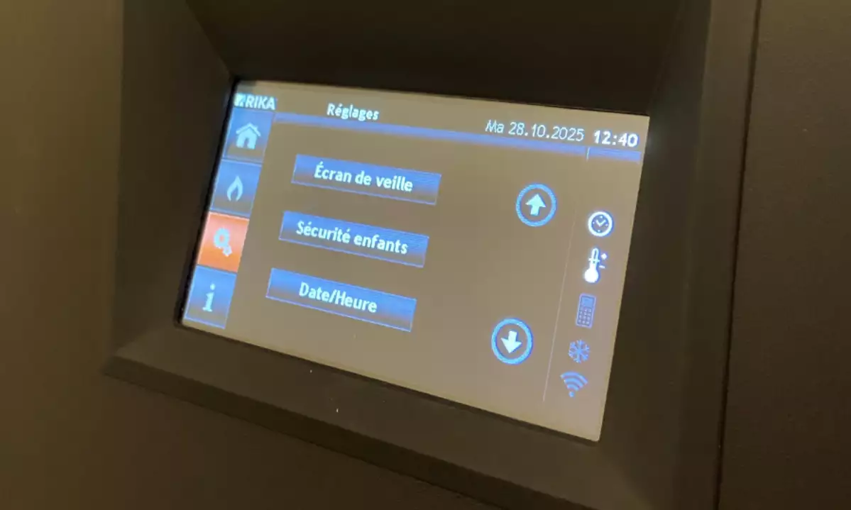 Ecran date et heure poêle à pellets RIKA