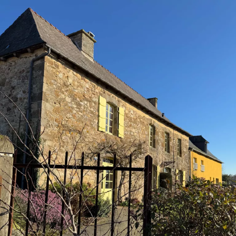 Peut-on remplacer un poêle dans une maison classée et réutiliser l’ancien appareil ?