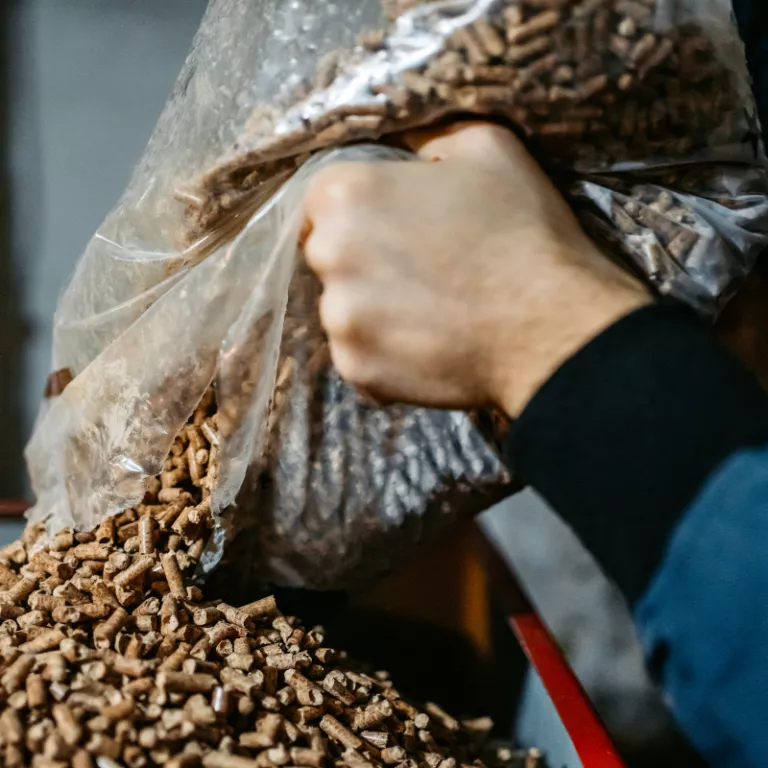 Stocker des pellets à la maison : quels risques réels pour votre sécurité ?